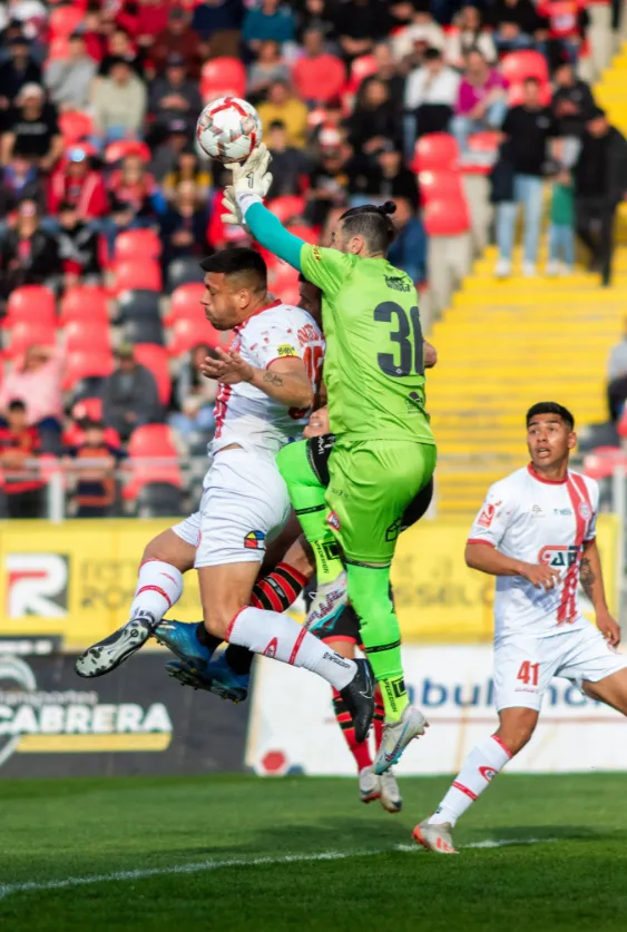 Paulo Garcés en acción por el Uní Uní. (Foto: Unión San Felipe SADP).