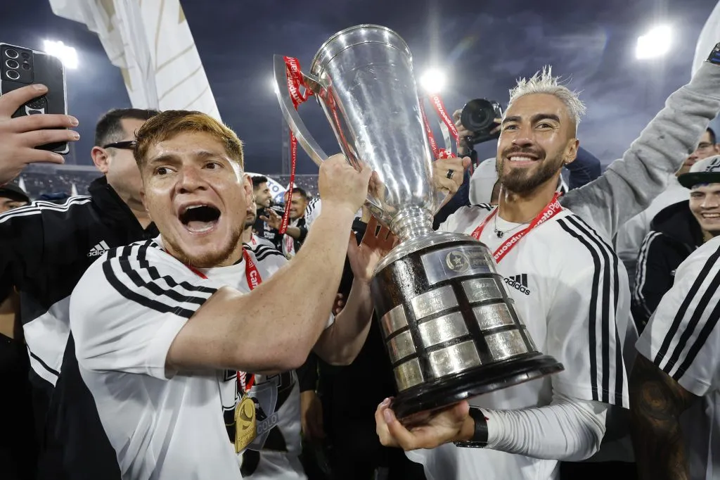 Si habrá trofeo: Colo Colo puede levantar la copa contra Iquique.