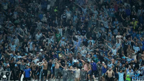 Corinthians y Racing igualaron en un polémico partido.