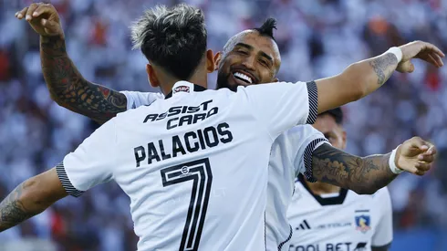 Arturo Vidal le hizo un queque a Carlos Palacios.