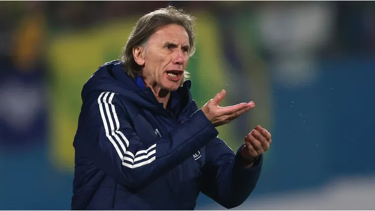 Ricardo Gareca la pasa mal en Chile por críticas a su mal nivel.