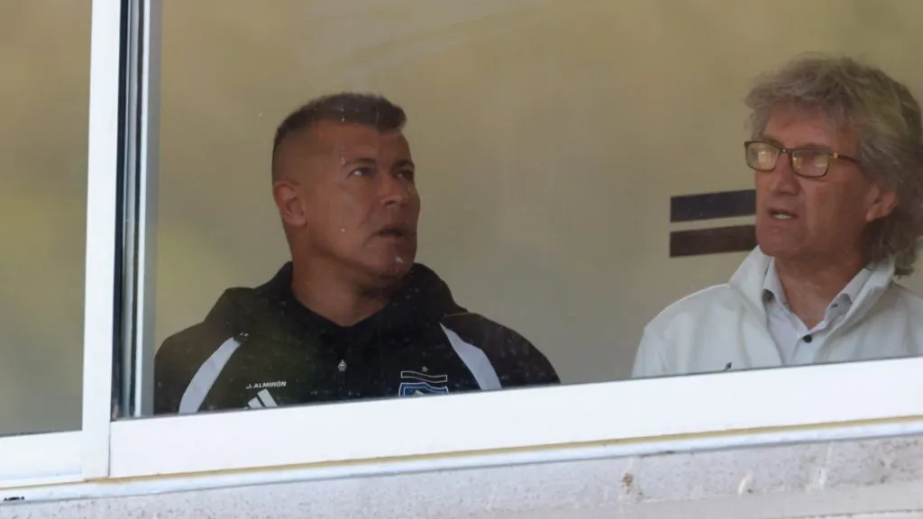 La complicación de Jorge Almirón.