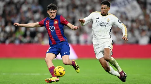 Pedri y Bellingham en el último encuentro entre Real Madrid y Barcelona en LaLiga 2023/24.