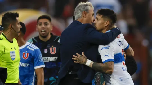 Tiago Nunes tuvo que controlar a Nico Castillo tras el Clásico Universitario que ganó la U con gol de cabeza de Zaldivia.