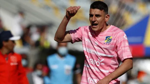 Maximiliano Cerato, hoy en Linares, enfrenta una denuncia por deberle dinero a un hincha