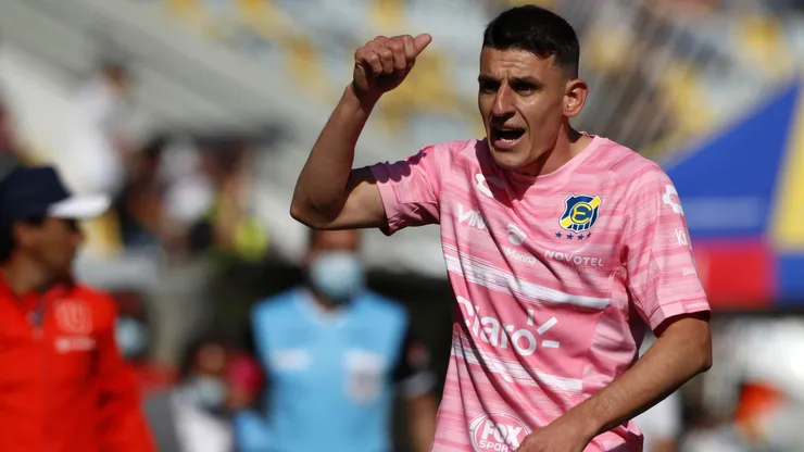 Maximiliano Cerato, hoy en Linares, enfrenta una denuncia por deberle dinero a un hincha