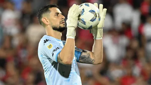 Gabriel Arias, arquero de Racing Club y de la Selección Chilena, en el duelo entre La Academia y Newell's en la Copa de la Liga 2024.