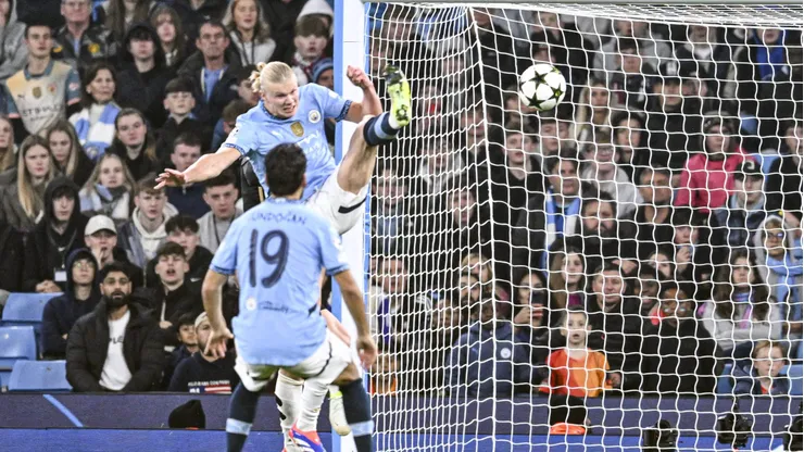 Erling Haaland anotó uno de los goles más llamativos en lo que va de UEFA Champions League.