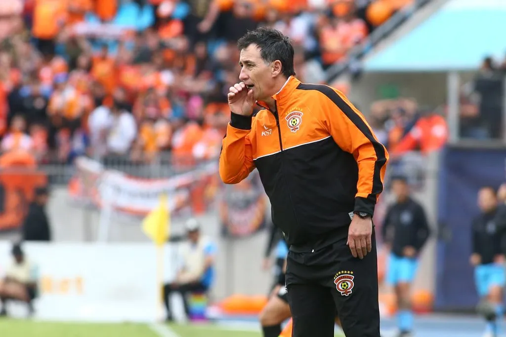 César Bravo lleva dos encuentros dirigidos en Cobreloa, con un triunfo y una derrota. | Foto: Photosport.