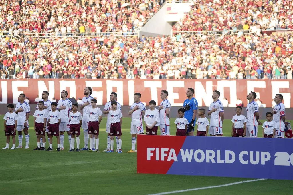 En plena crisis, Chile tendrá que ser local ante Venezuela con un gran marco de público visitante. Foto: Photosport.