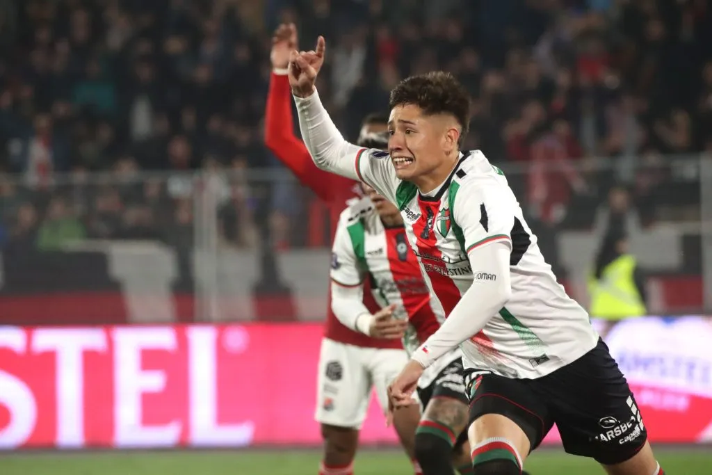 Iván Román celebra un gol en Copa Sudamericana