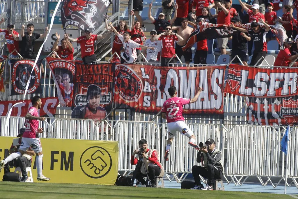 Flavio Moya festeja su tercer gol con Ñublense en el Campeonato Nacional. Suma 932 minutos. (Jorge Loyola/Photosport).