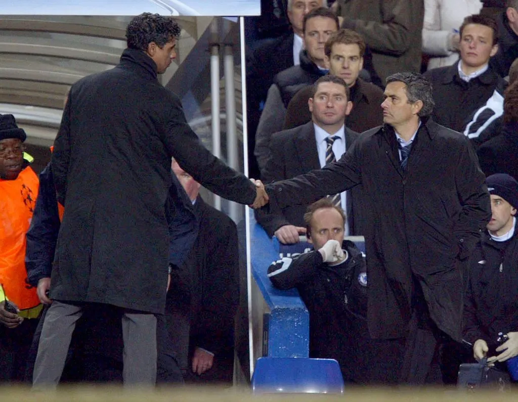 Mourinho y Frank Rijkaard en aquella serie de la Champions League 2004-2005. (Imago).