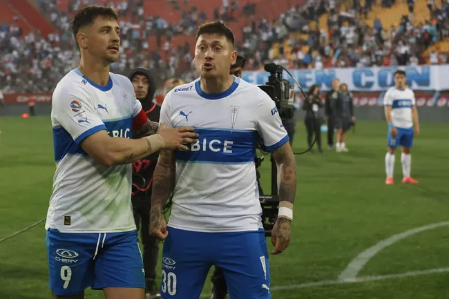 Nicolás Castillo vivió un acalorado Clásico  Universitario. Foto: Pepe Alvujar/Photosport