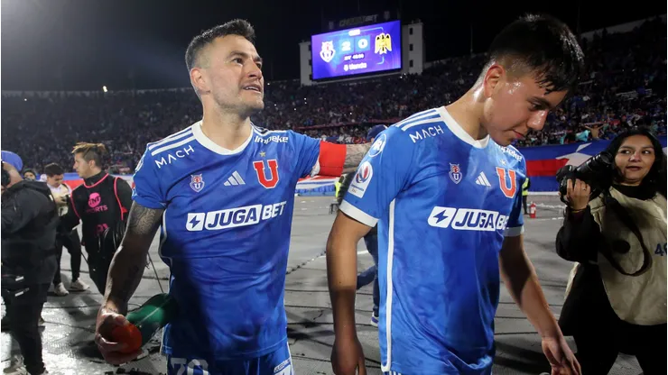 Charles Aránguiz es un ejemplo para los más jóvenes del plantel profesional de Universidad de Chile.