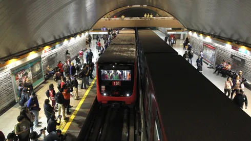 Por procedimiento de Bomberos Metro de Santiago informó cierre de estaciones de L3 y L6.