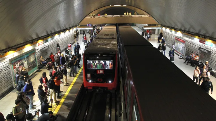 Por procedimiento de Bomberos Metro de Santiago informó cierre de estaciones de L3 y L6.