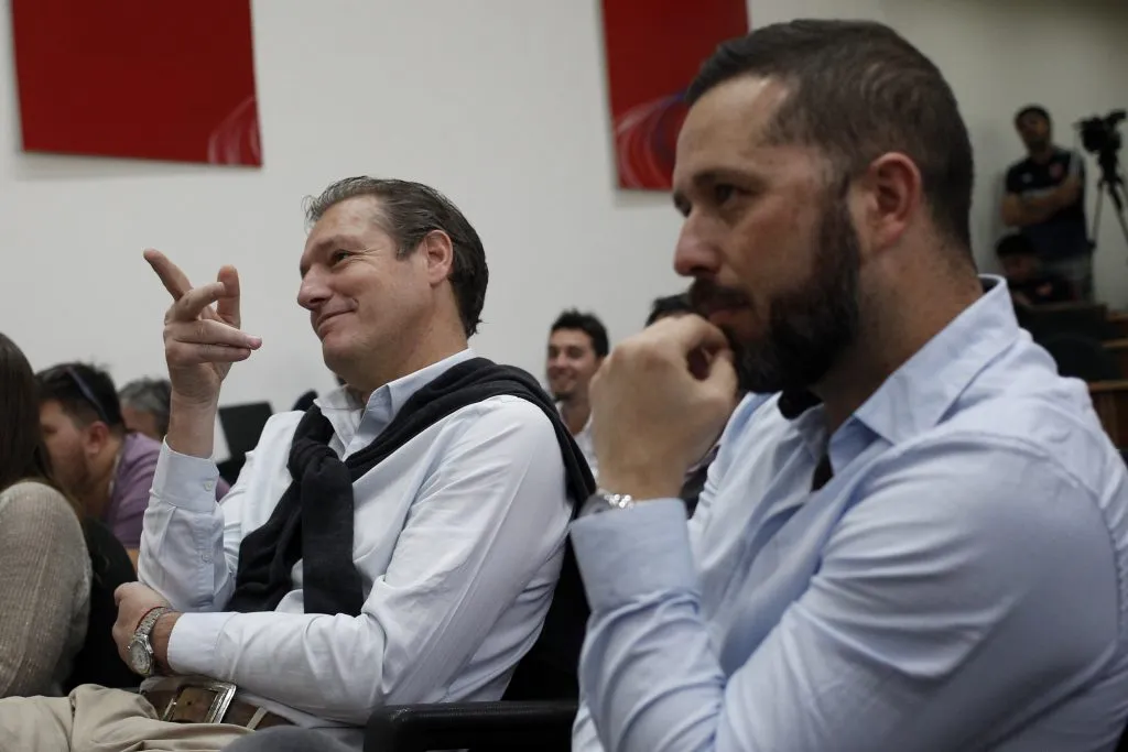 Polaco Goldberg en su época de gerente deportivo de Azul Azul junto al de Cruzados SADP, José María Buljubasich. (Ramon Monroy/Photosport).