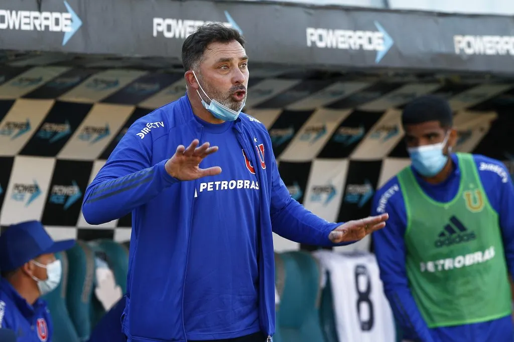 Hernán Caputto en su paso como DT de la U. (Felipe Zanca/Photosport).