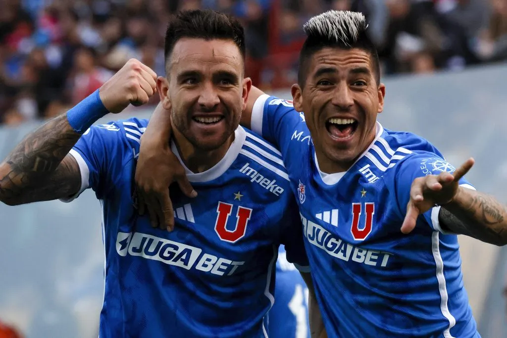 Zaldivia celebra junto a Leandro Fernández. (Andrés Piña/Photosport).