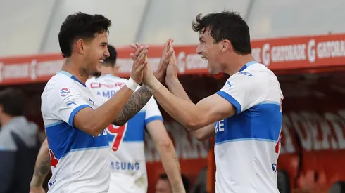 Gonzalo Tapia celebra junto al brasileño Jader Gentil.