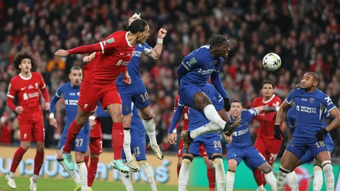 Virgil van Dijk le dio el trofeo de la EFL Cup 2023/24 a Liverpool, con un cabezazo ante Chelsea en el tiempo extra.