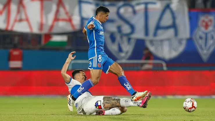 Ismael Poblete y Fernando Zampedri en el último Clásico Universitario, en la fecha 13 del Campeonato Nacional 2024.