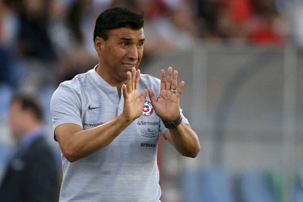 Héctor Robles fracasó en dos Sudamericanos Sub 20 consecutivos como DT de la Roja: 2017 y 2019. (Andrés Piña/Photosport).