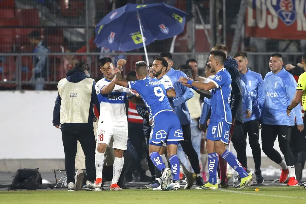 Zaldivia y Lea Fernández enojados con Alexander Aravena.  (Jonnathan Oyarzun/Photosport).