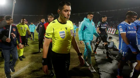 Cristián Garay volverá a dirigir el Clásico Universitario.