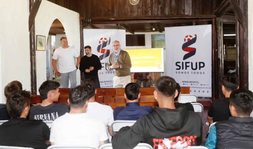 La charla apunta a educar financieramente a los jugadores profesionales de fútbol