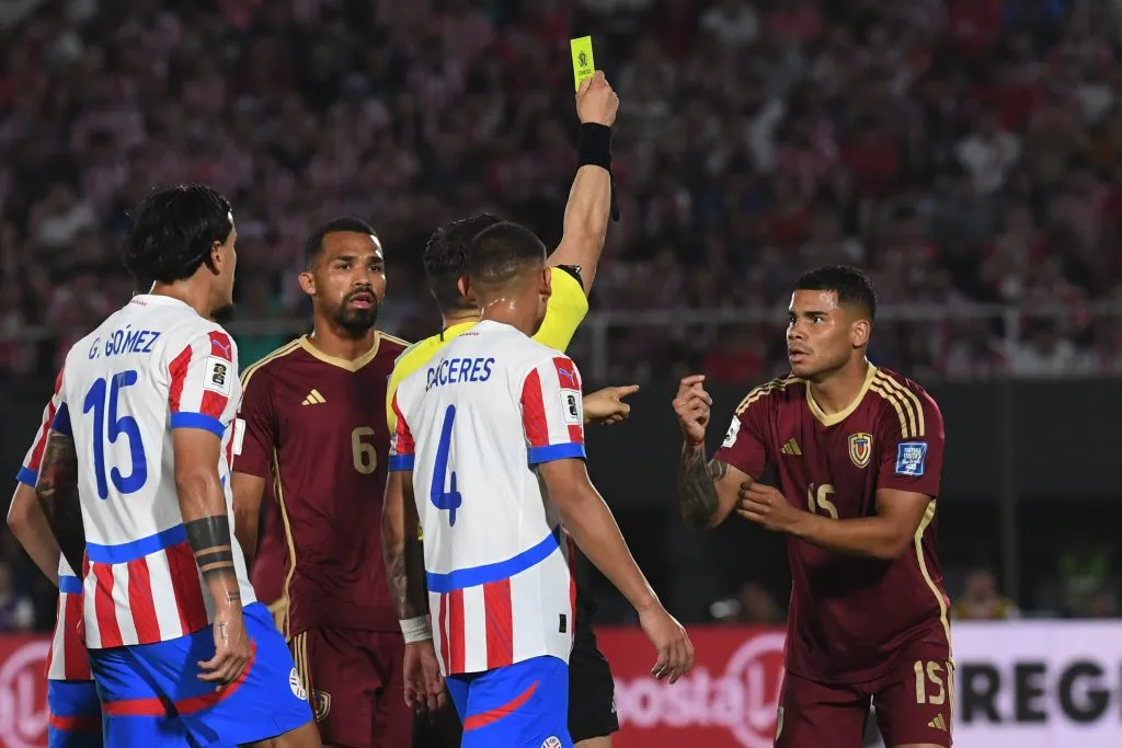 El árbitro chileno, Piero Maza, en el Paraguay ante Venezuela.