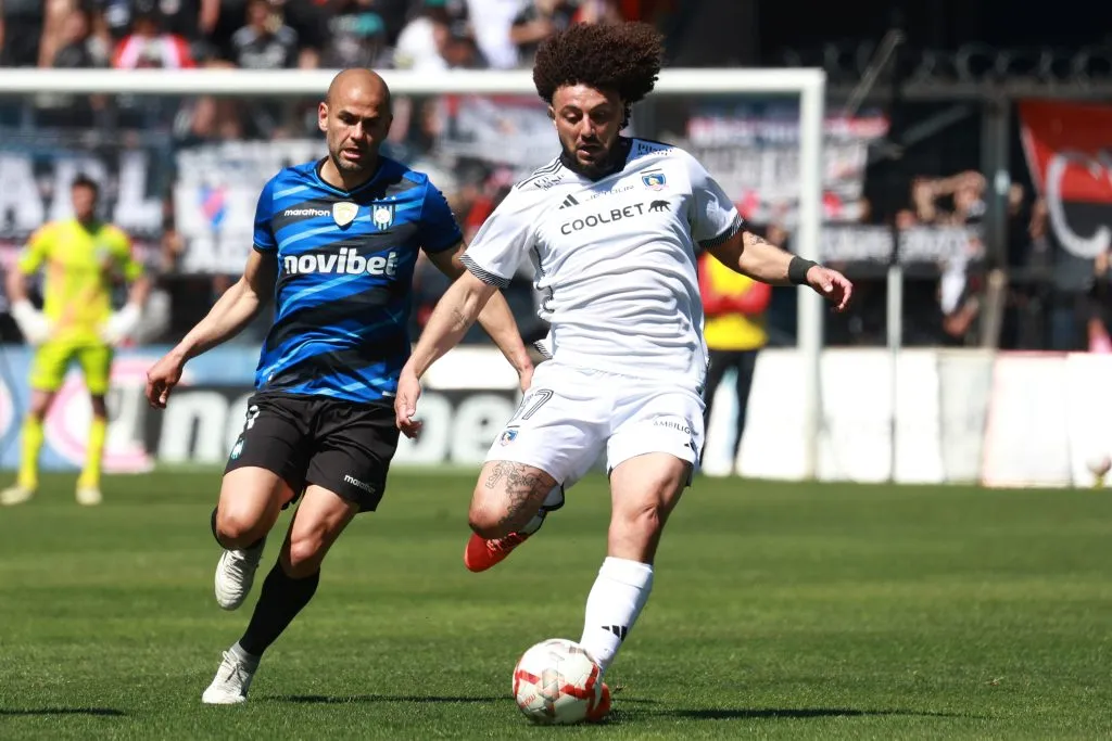Peluca Falcón en acción ante Huachipato. Enfrenta a Sebastián Sáez. (Eduardo Fortes/Photosport).