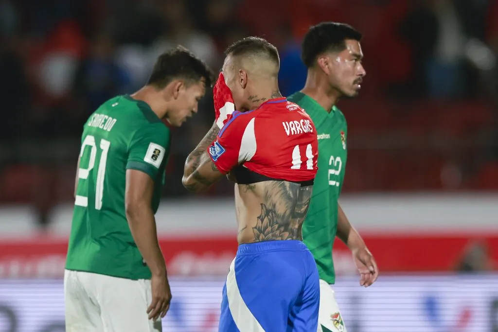 Eduardo Vargas quedó así tras la derrota ante Bolivia. (Felipe Zanca/Photosport).