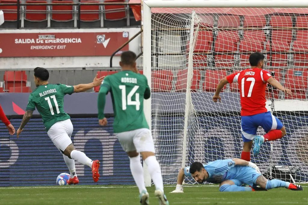Carmelo Algarañaz anotó el primer gol de Bolivia ante Chile. (Andres Pina/Photosport).