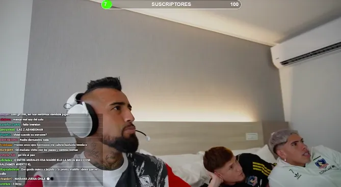 Palacios siguió el partido de Chile ante Colombia pero no emitió comentarios sobre el equipo.