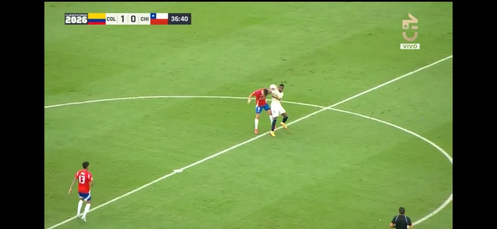 La polémica jugada entre Galdames y Córdoba.