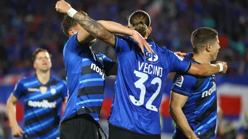 Los jugadores de Huachipato festejan el gol contra Universidad de Chile, en el Campeonato Nacional 2024.
