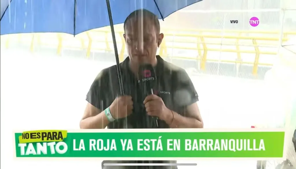 Marcelo Díaz bajo la lluvia en Barranquilla. Foto: TNT Sports