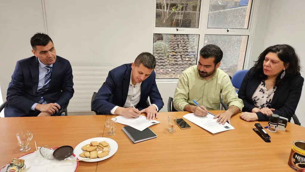 La firma del contrato colectivo entre ANFP y el Sindicato de Árbitros.