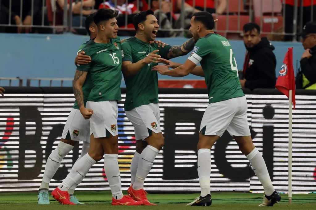 Bolivia celebró dos goles en el Estadio Nacional. (Andrés Piña/Photosport).