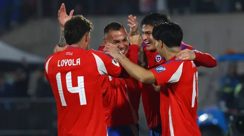 Los jugadores de Chile festejan el gol de Eduardo Vargas a Brasil, en la fecha 9 de las Eliminatorias Sudamericanas 2026.
