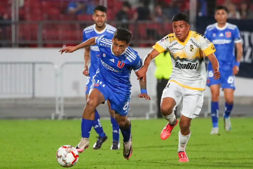 Assadi hizo una jugada clave para el triunfo azul. (Jonnathan Oyarzún/Photosport).