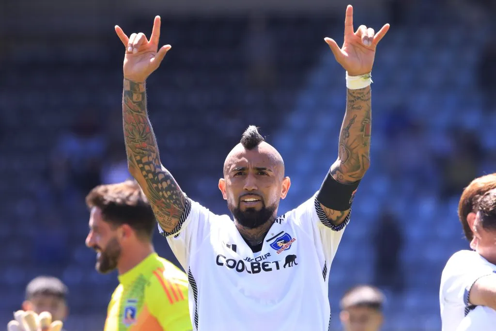 Arturo Vidal fue titular y capitán de Colo Colo en el triunfo ante Huachipato que los deja con la chance de ser punteros. Foto: Photosport.