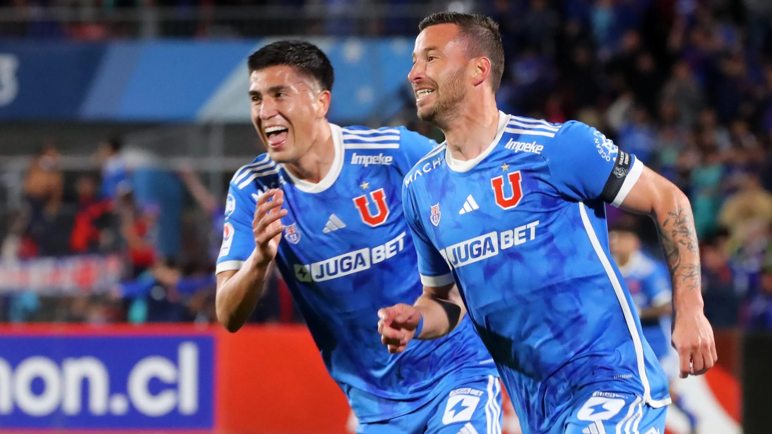 Sepúlveda festeja junto a Pons el gol del triunfo de la U contra Coquimbo