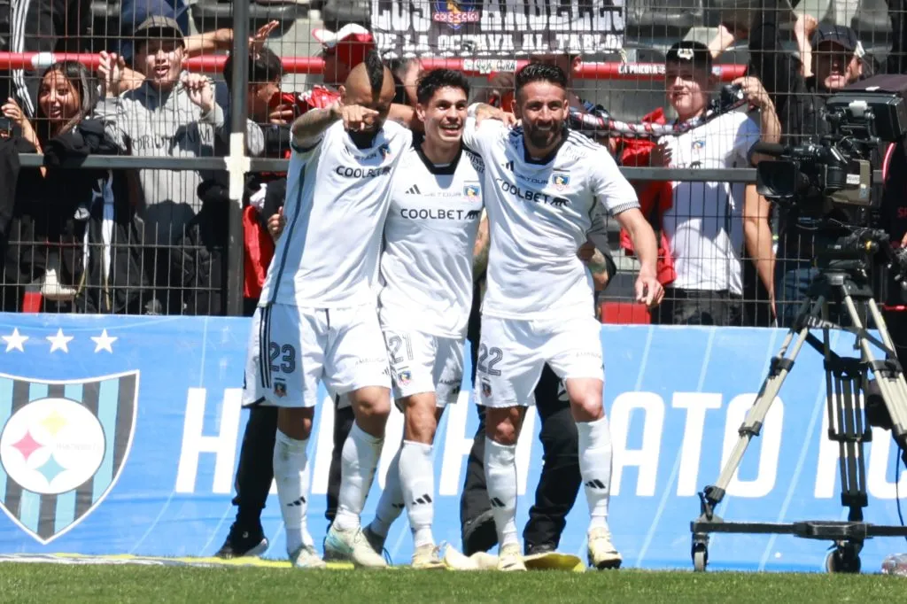 Colo Colo consiguió un triunfo clave ante Huachipato y puede quitarle la cima a la U. Foto: Photosport.