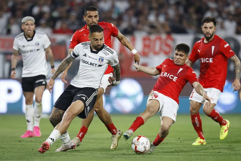 Javier Correa presentó problemas físicos en la semana en Colo Colo. Foto: Pepe Alvujar/Photosport