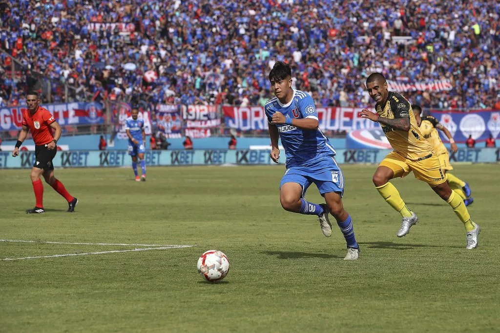 Marcelo Morales al ataque ante Coquimbo Unido. (Pepe Alvújar/Photosport).