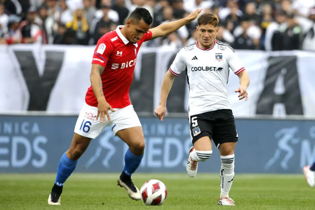 Brayan Rovira en acción frente A Colo Colo en el Monumental. (Dragomir Yankovic/Photosport).