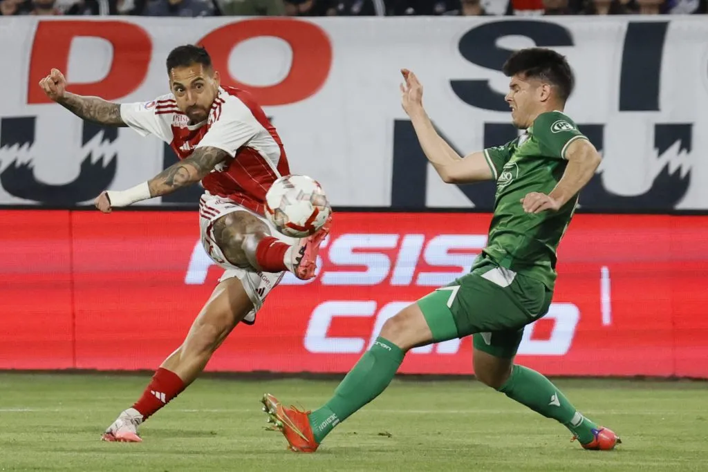 Javier Correa tendrá el entrenamiento del sábado para convencer a Almirón en Colo Colo. Foto: Dragomir Yankovic/Photosport